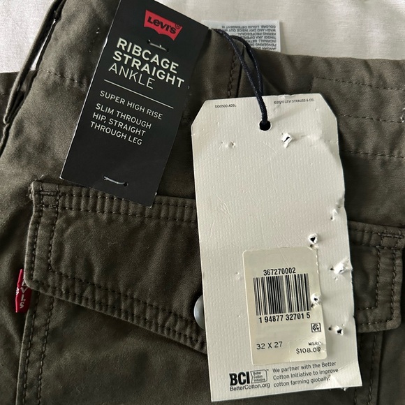 Levi's Women’s Ribcage Straight Ankle Pants - Picture 3 of 3